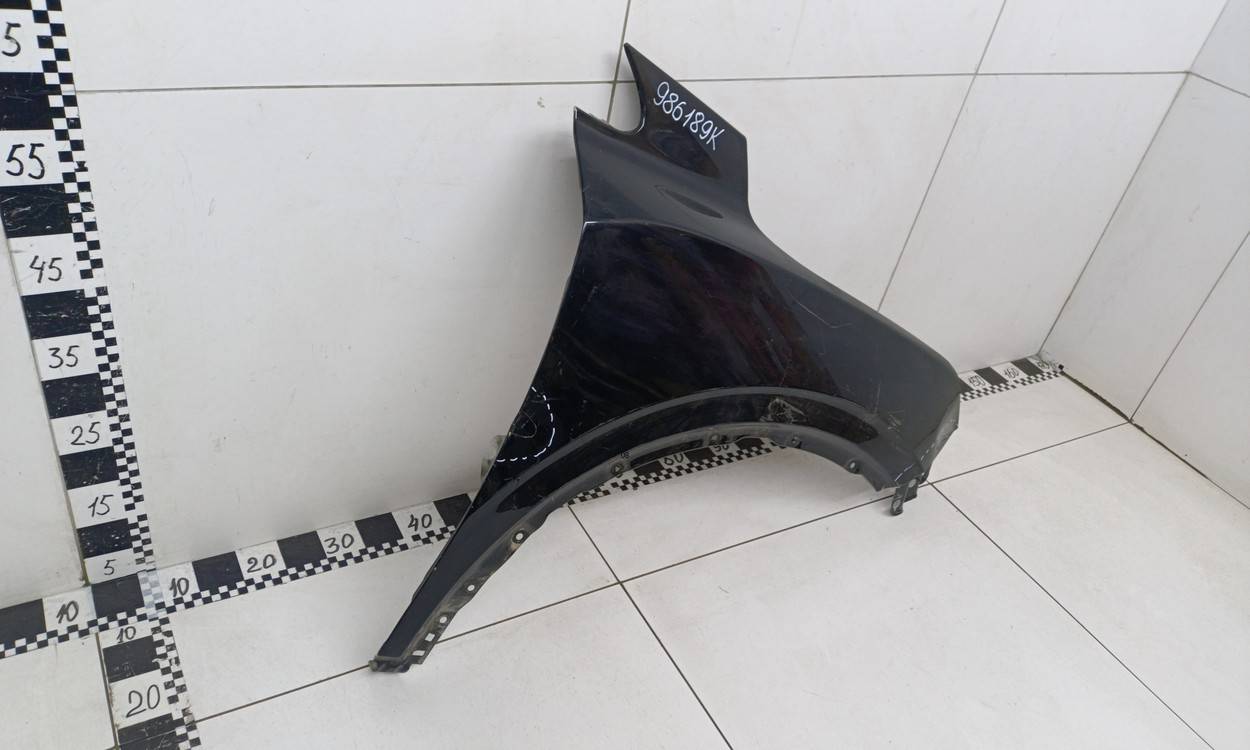 Крыло переднее правое