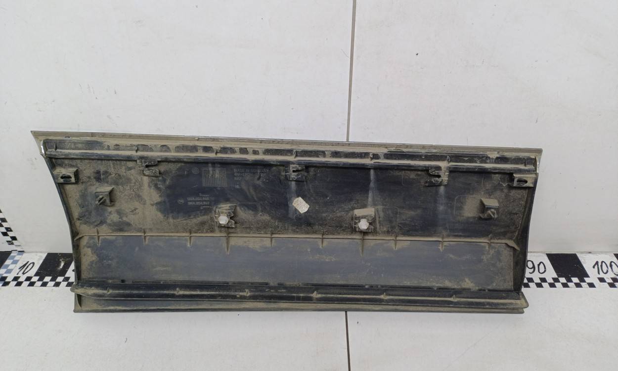 Накладка двери задней левой