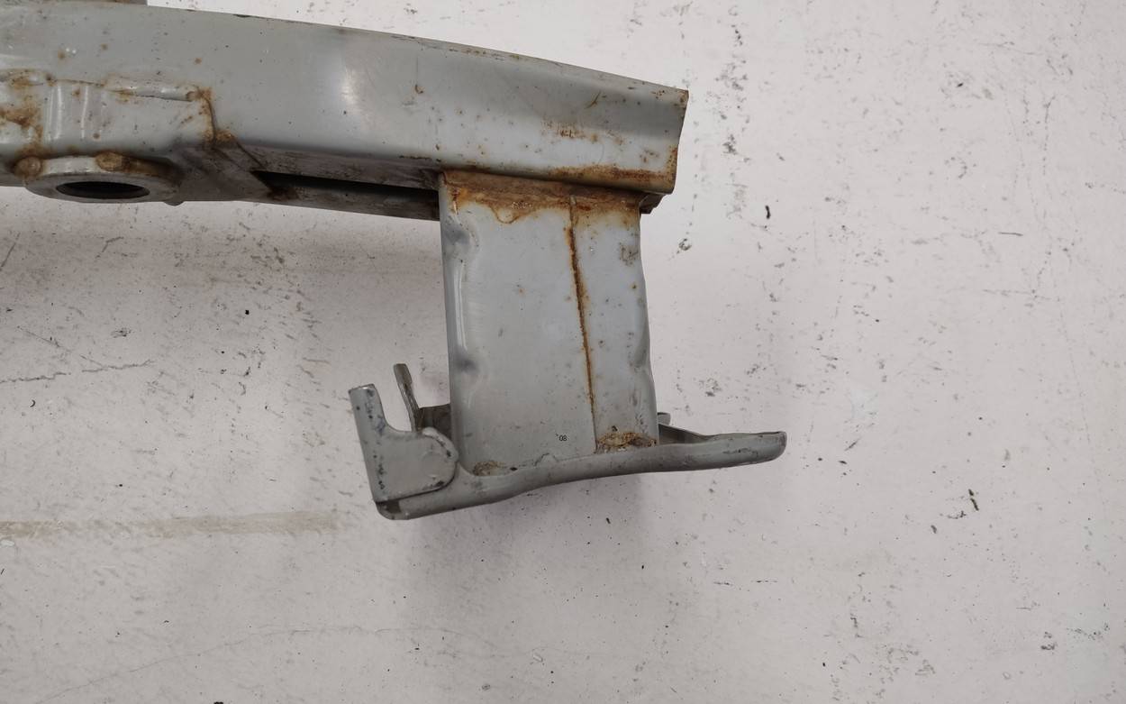 Усилитель переднего бампера