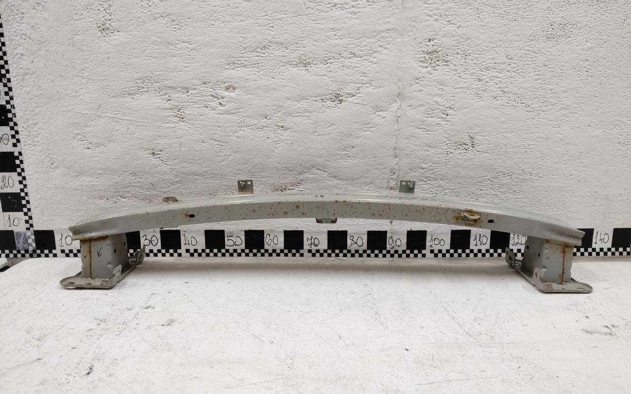 Усилитель переднего бампера