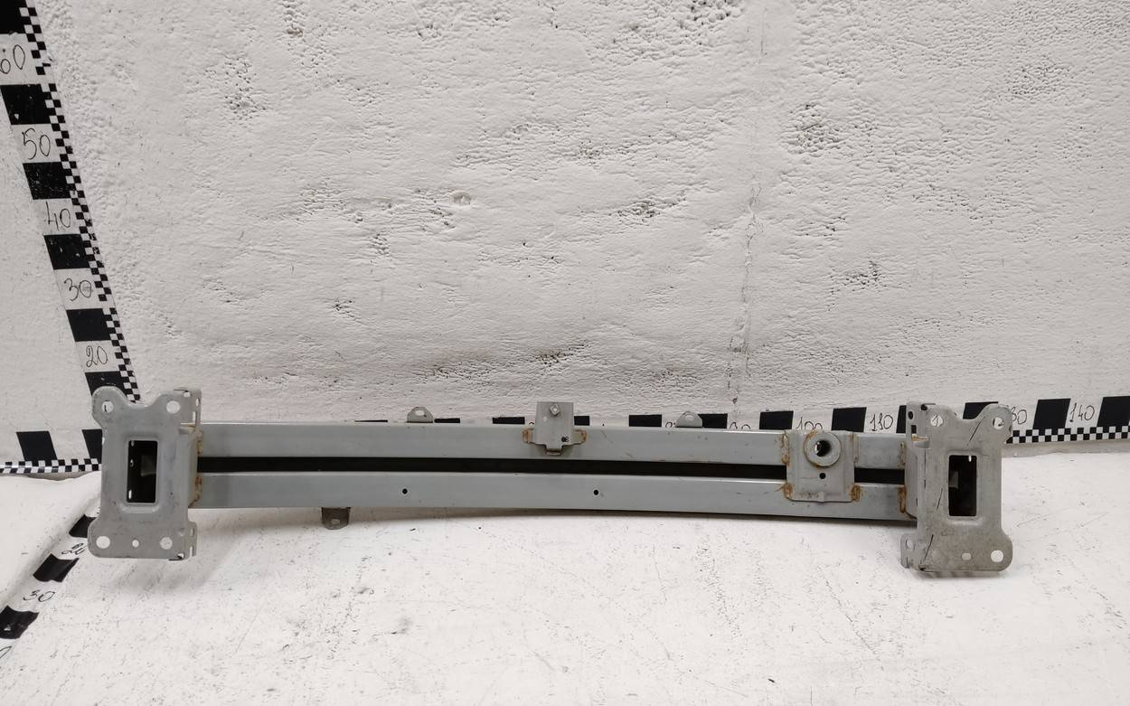 Усилитель переднего бампера