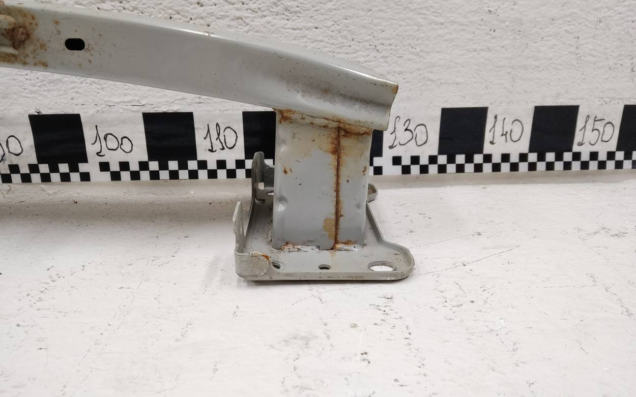 Усилитель переднего бампера