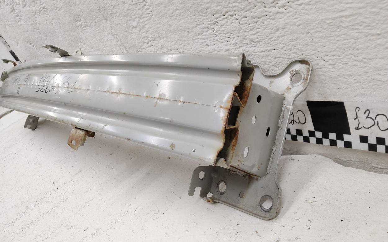 Усилитель переднего бампера