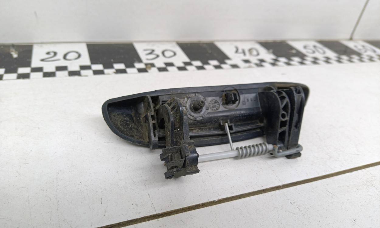 Ручка двери передней наружная правая