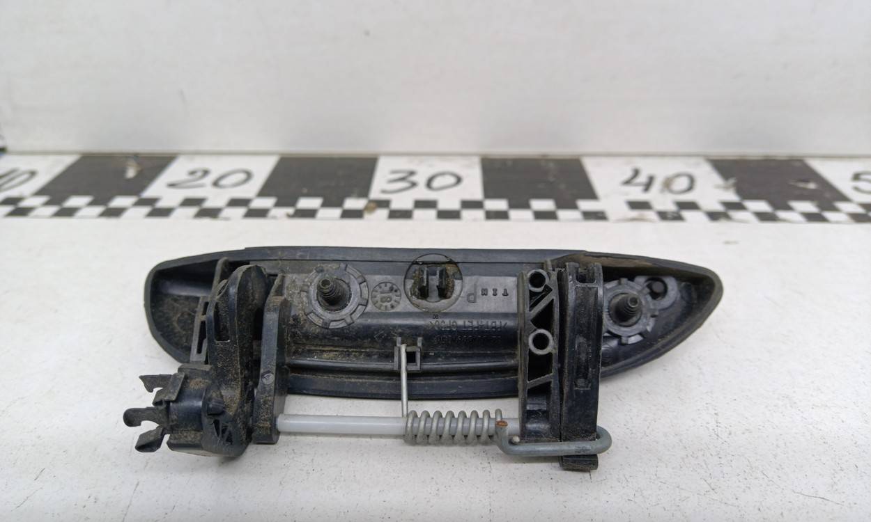 Ручка двери передней наружная правая