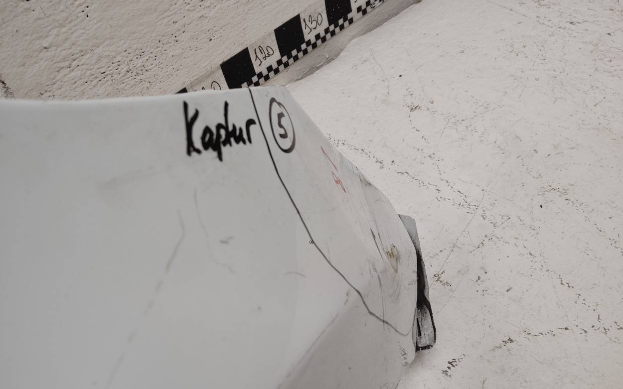 Крыло переднее правое
