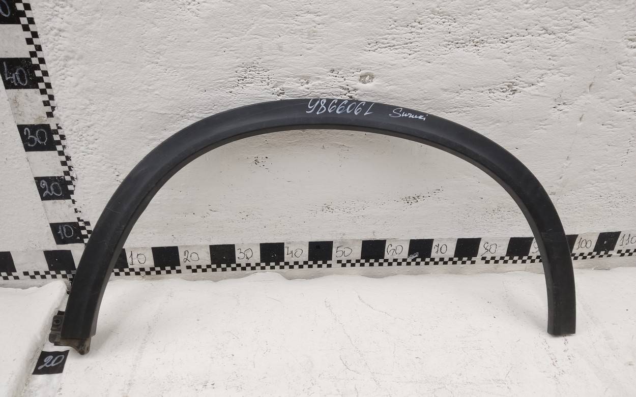 Накладка заднего крыла левого