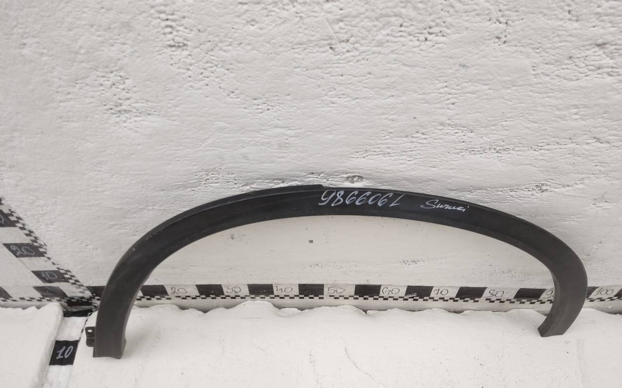 Накладка заднего крыла левого