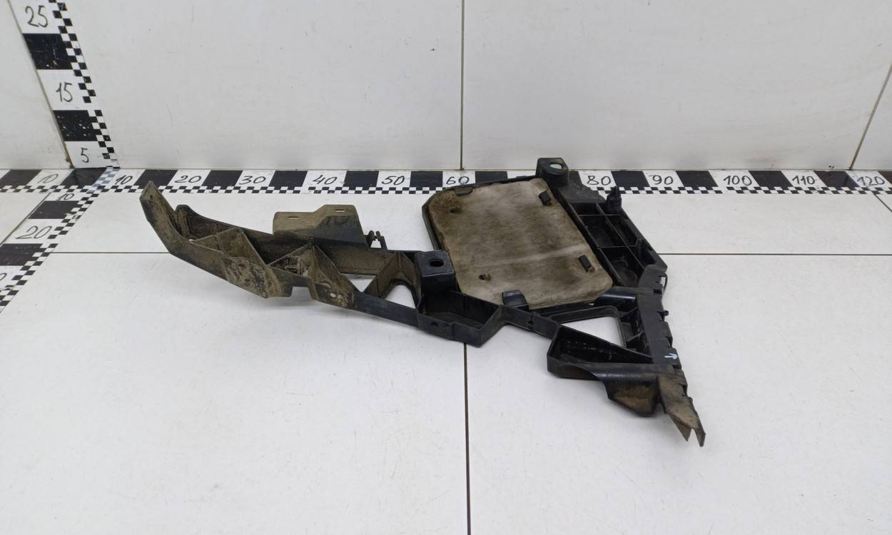 Кронштейн заднего бампера левый