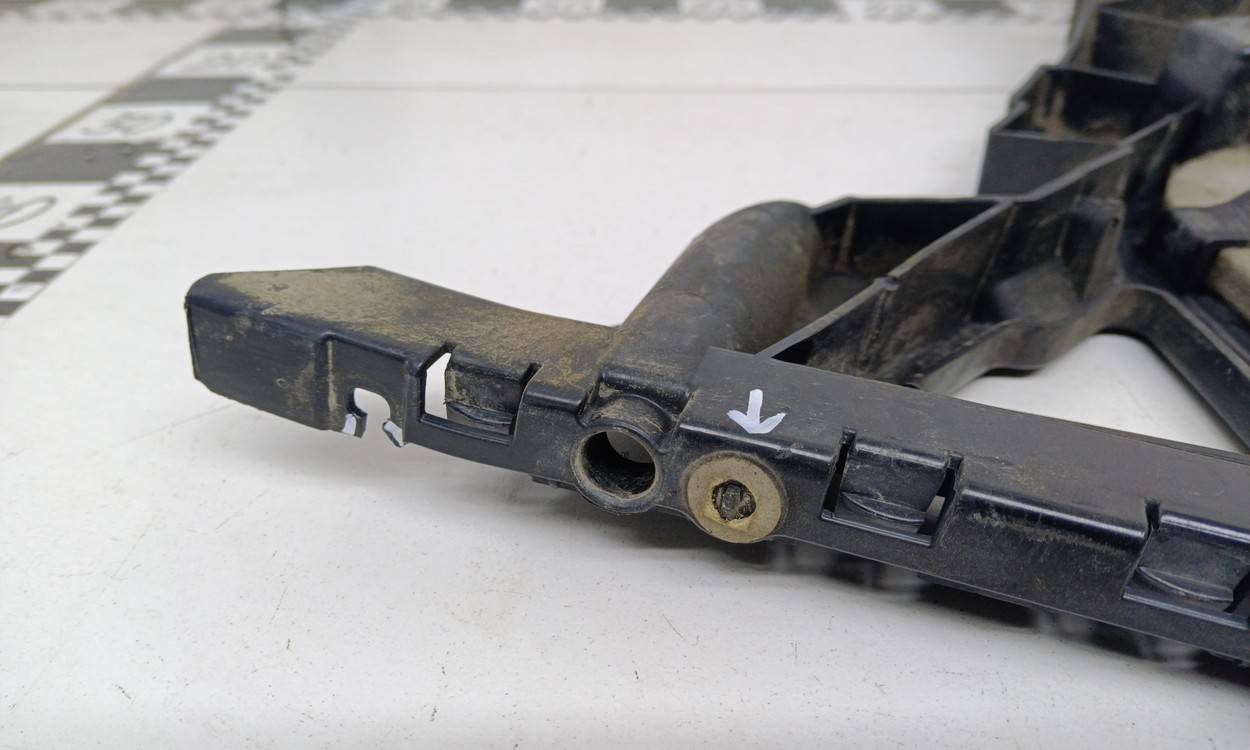 Кронштейн заднего бампера левый