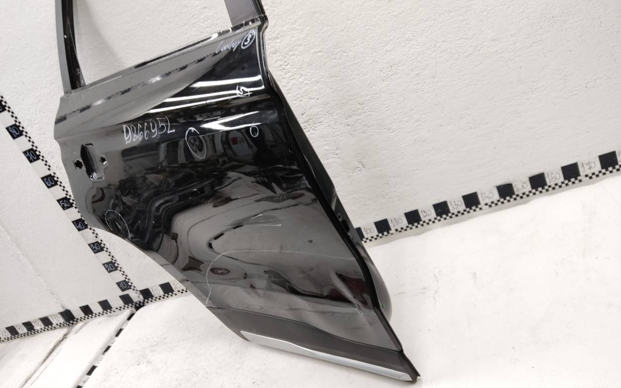 Дверь задняя правая