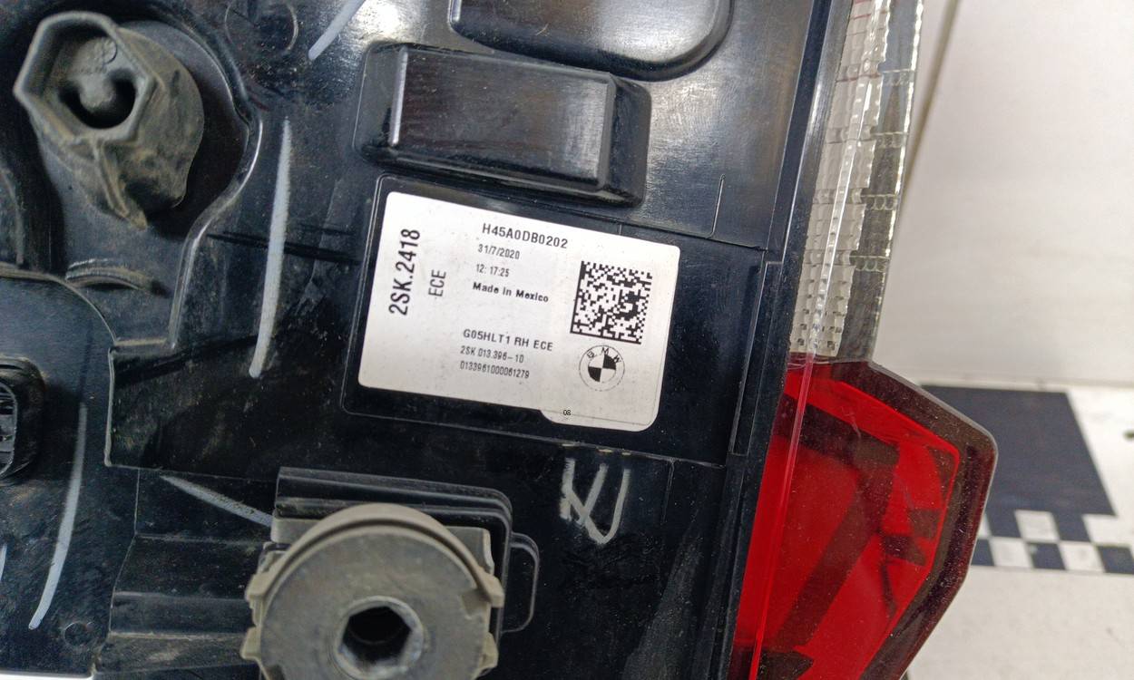 Фонарь задний наружный правый