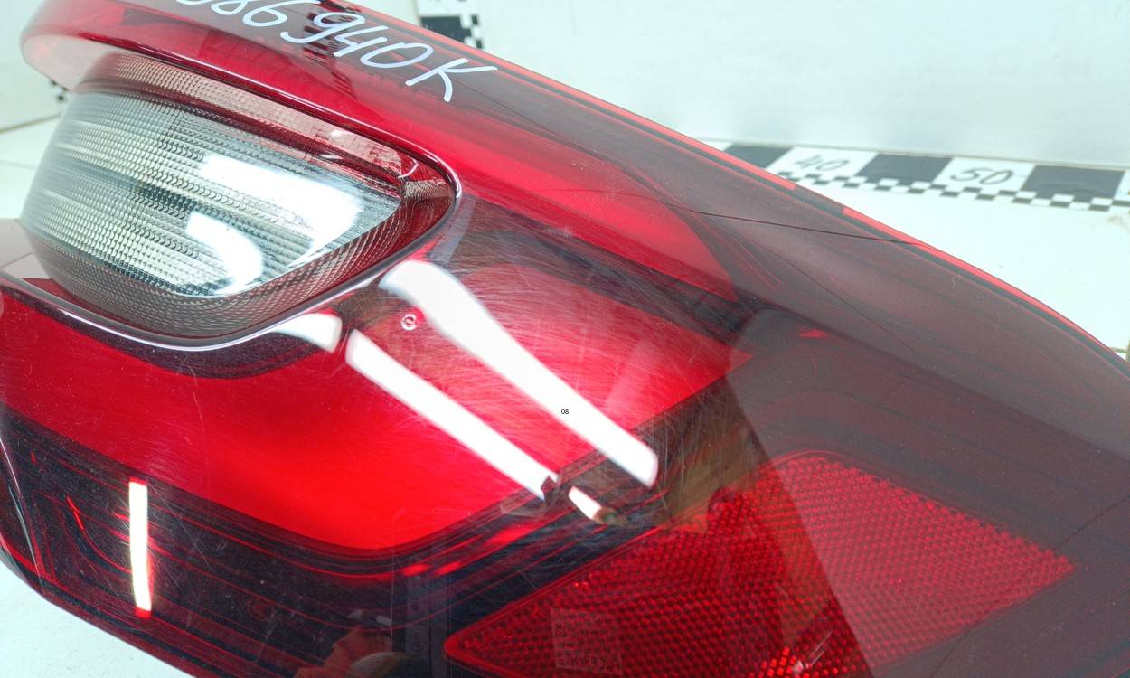 Фонарь задний наружный правый