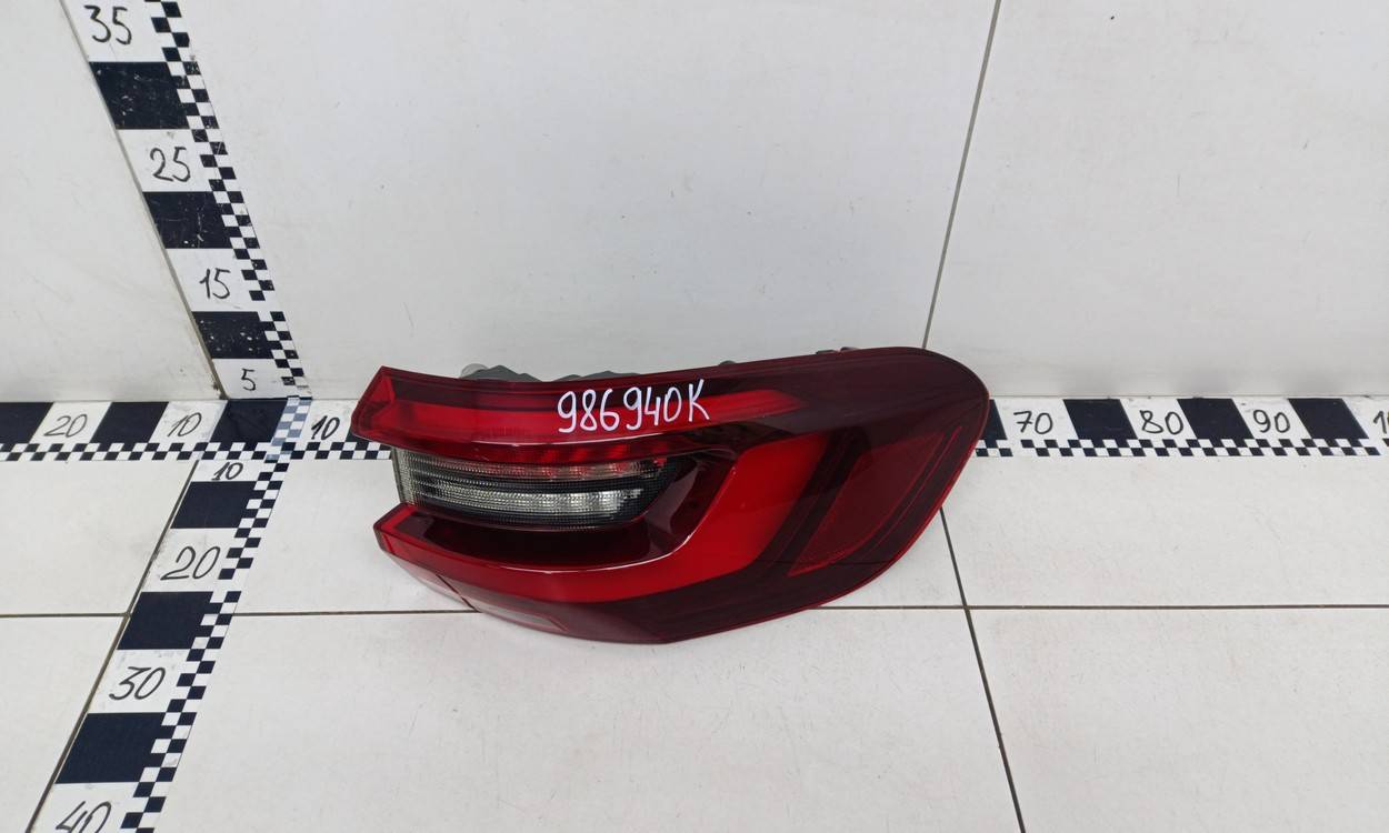 Фонарь задний наружный правый