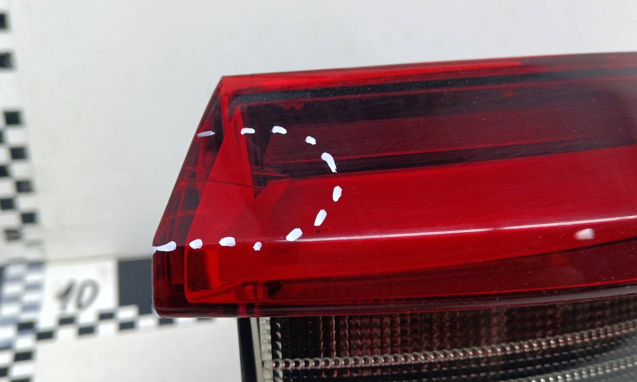 Фонарь задний наружный правый