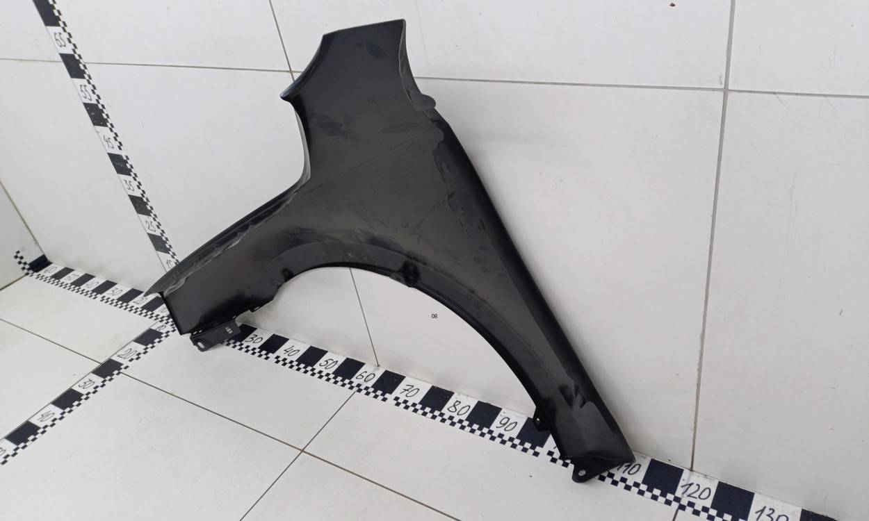 Крыло переднее правое