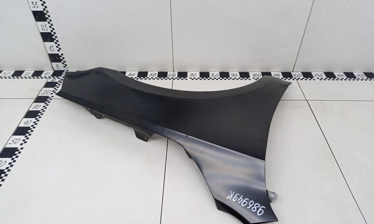 Крыло переднее правое