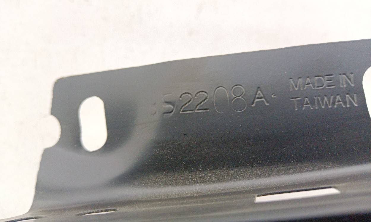 Крыло переднее правое