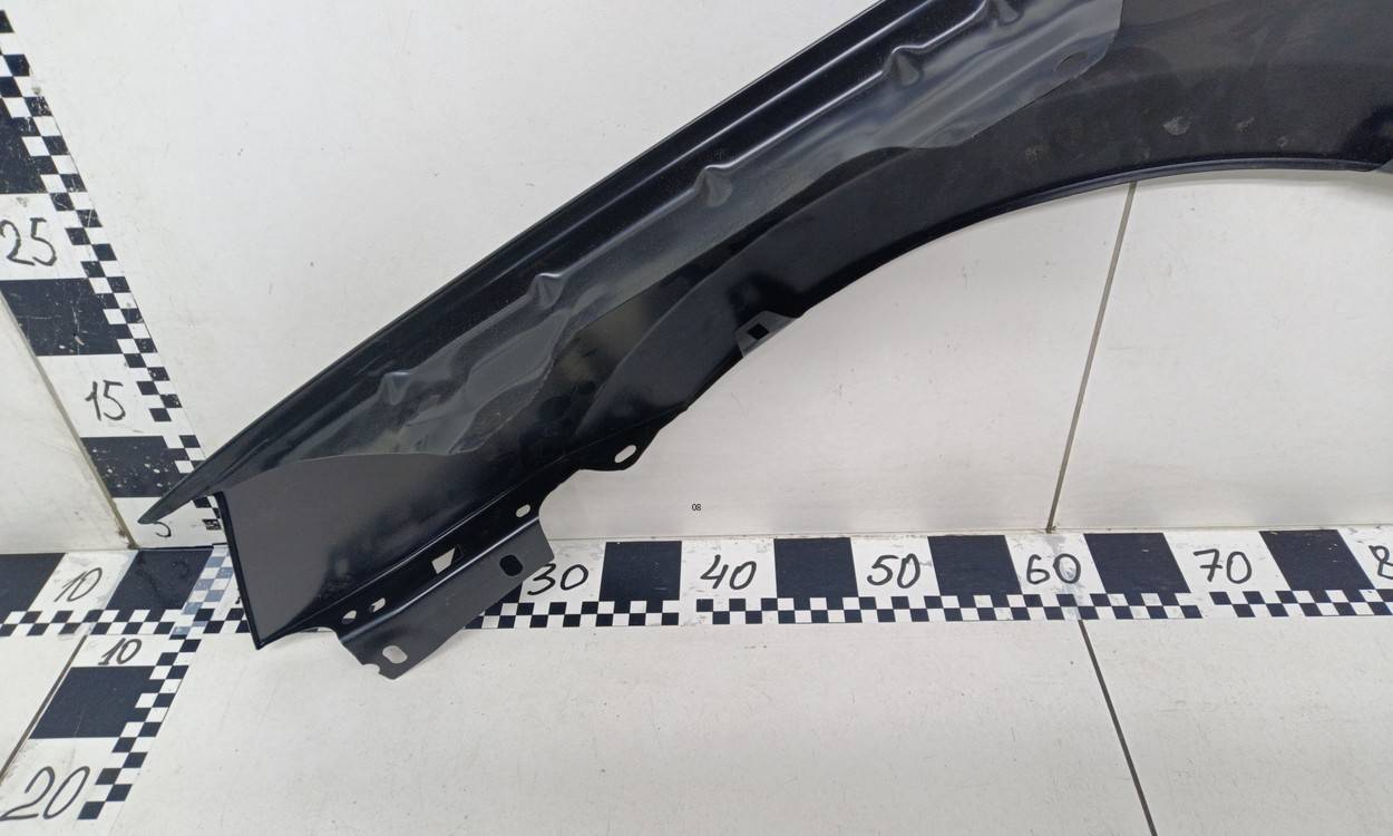 Крыло переднее правое