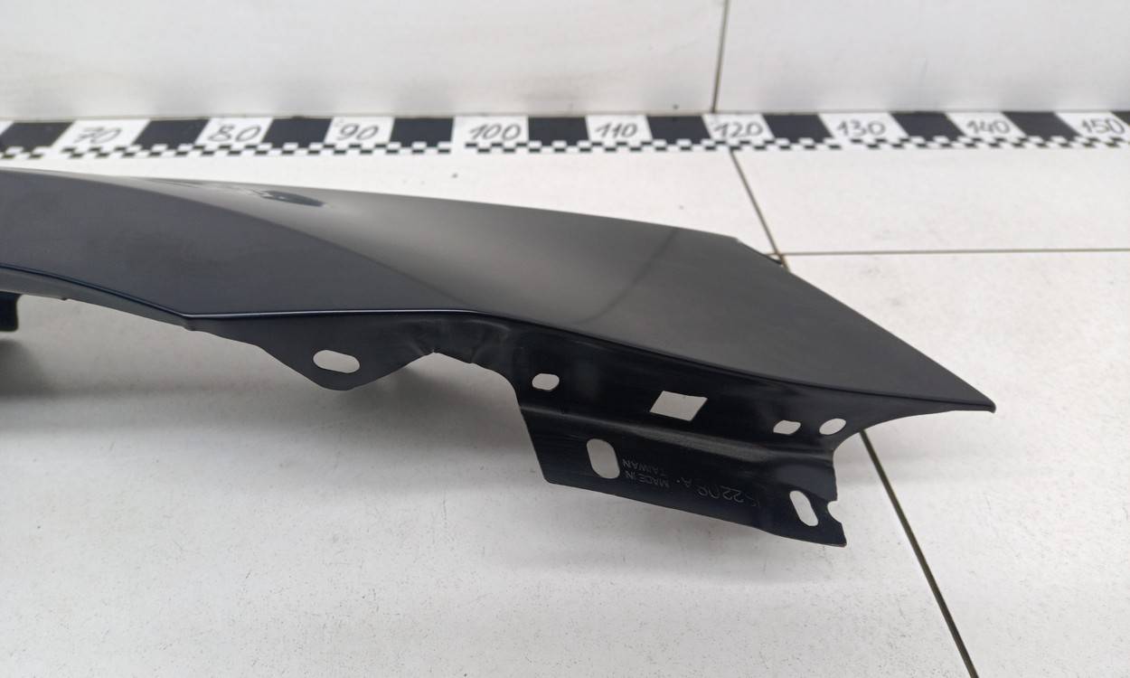 Крыло переднее правое