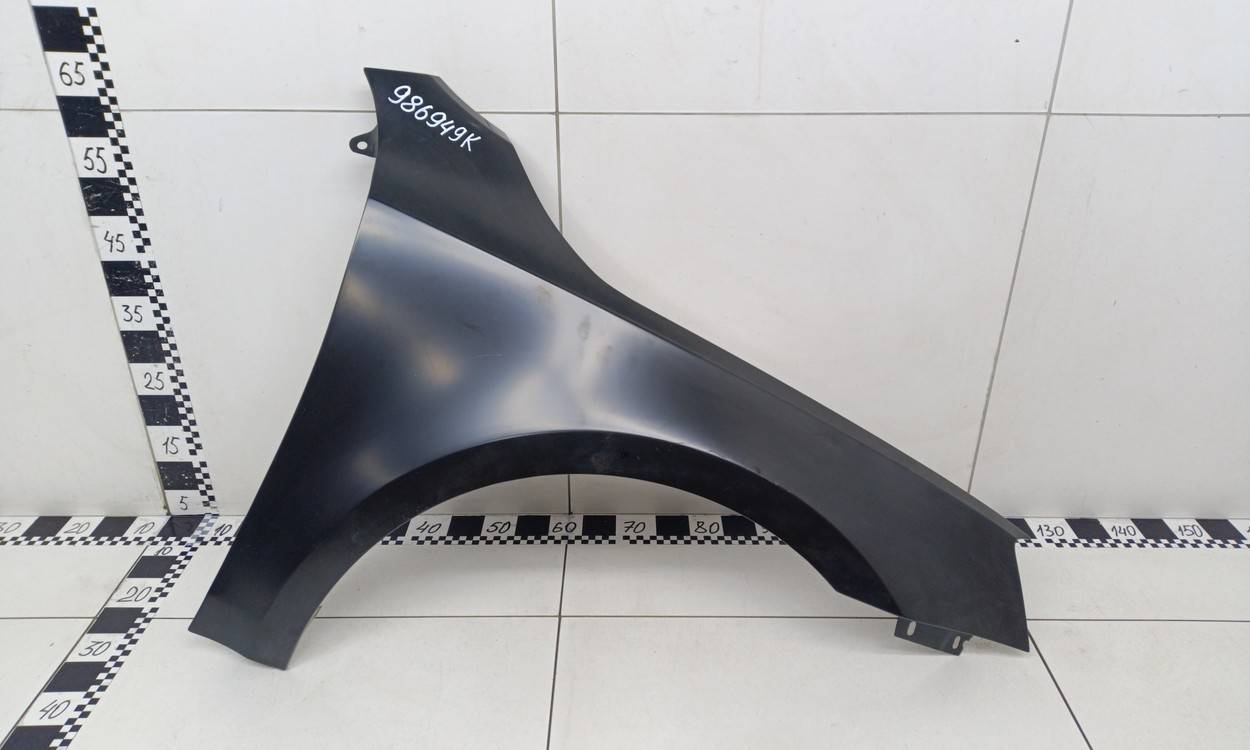 Крыло переднее правое