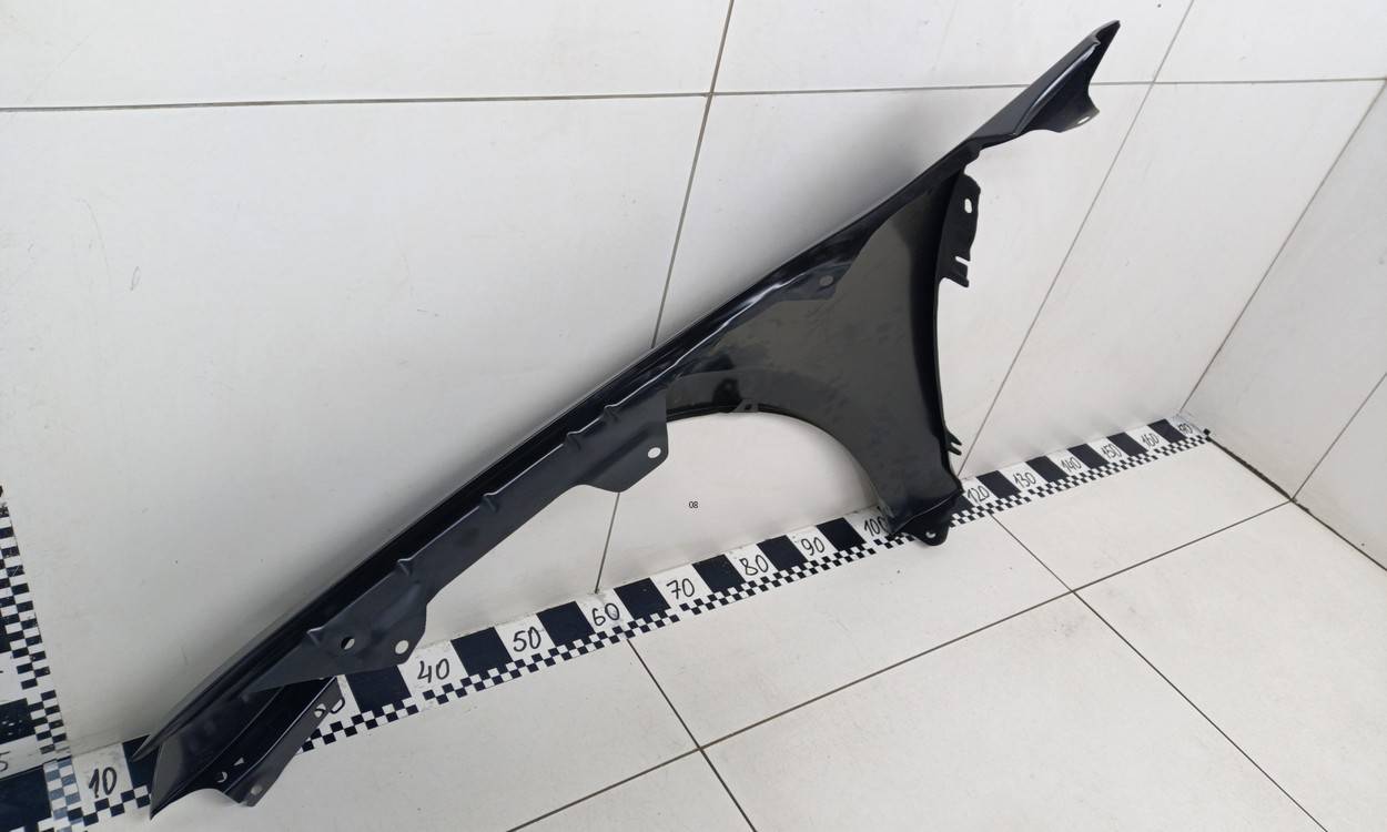 Крыло переднее правое