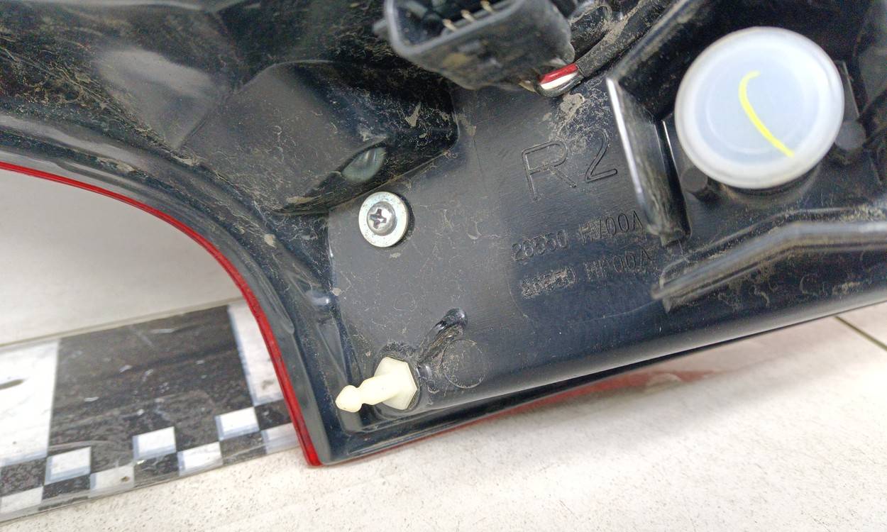 Фонарь задний наружный правый