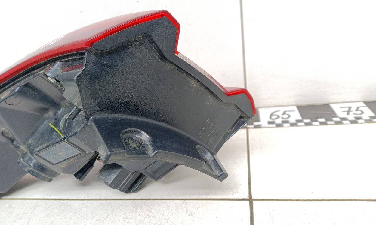 Фонарь задний наружный правый