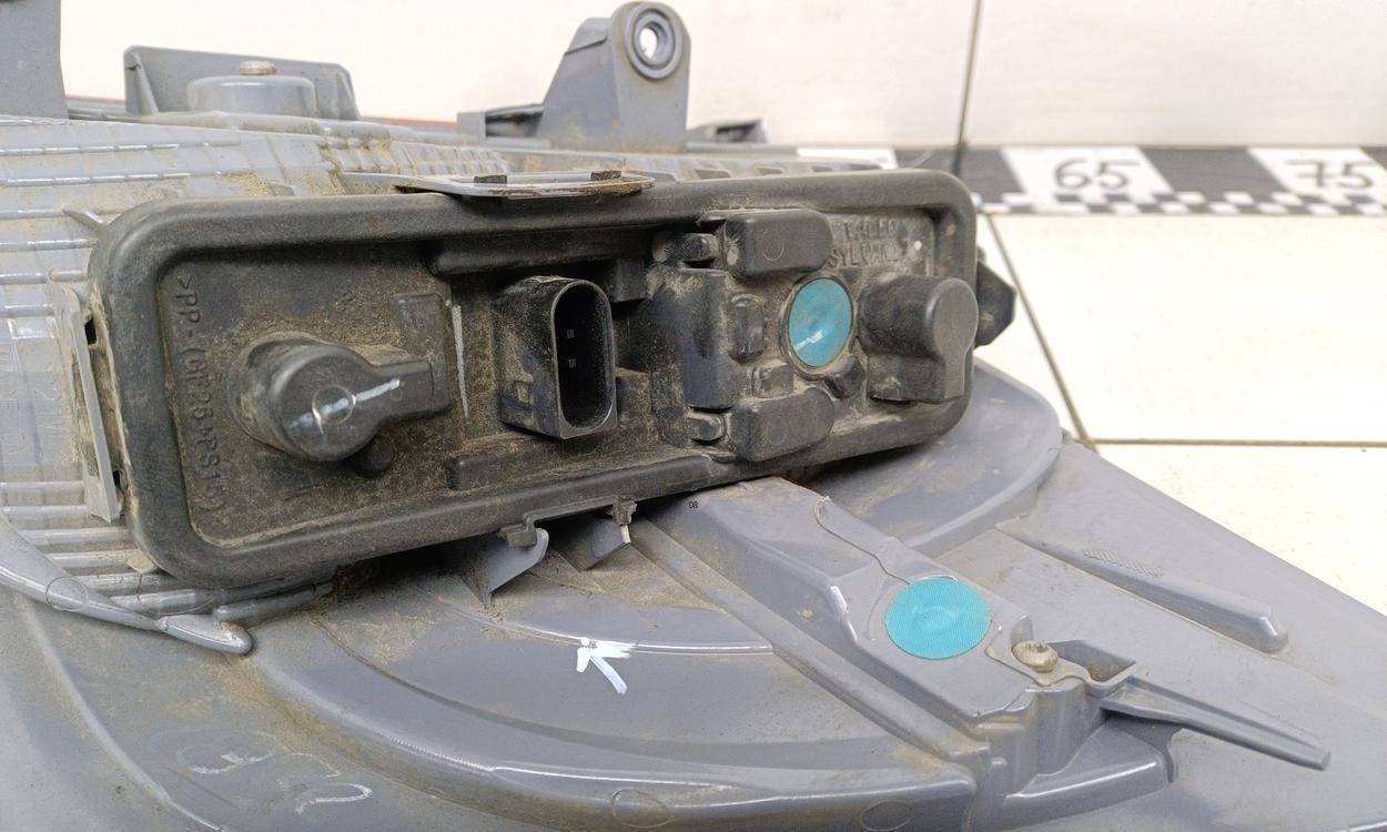 Фонарь задний наружный левый