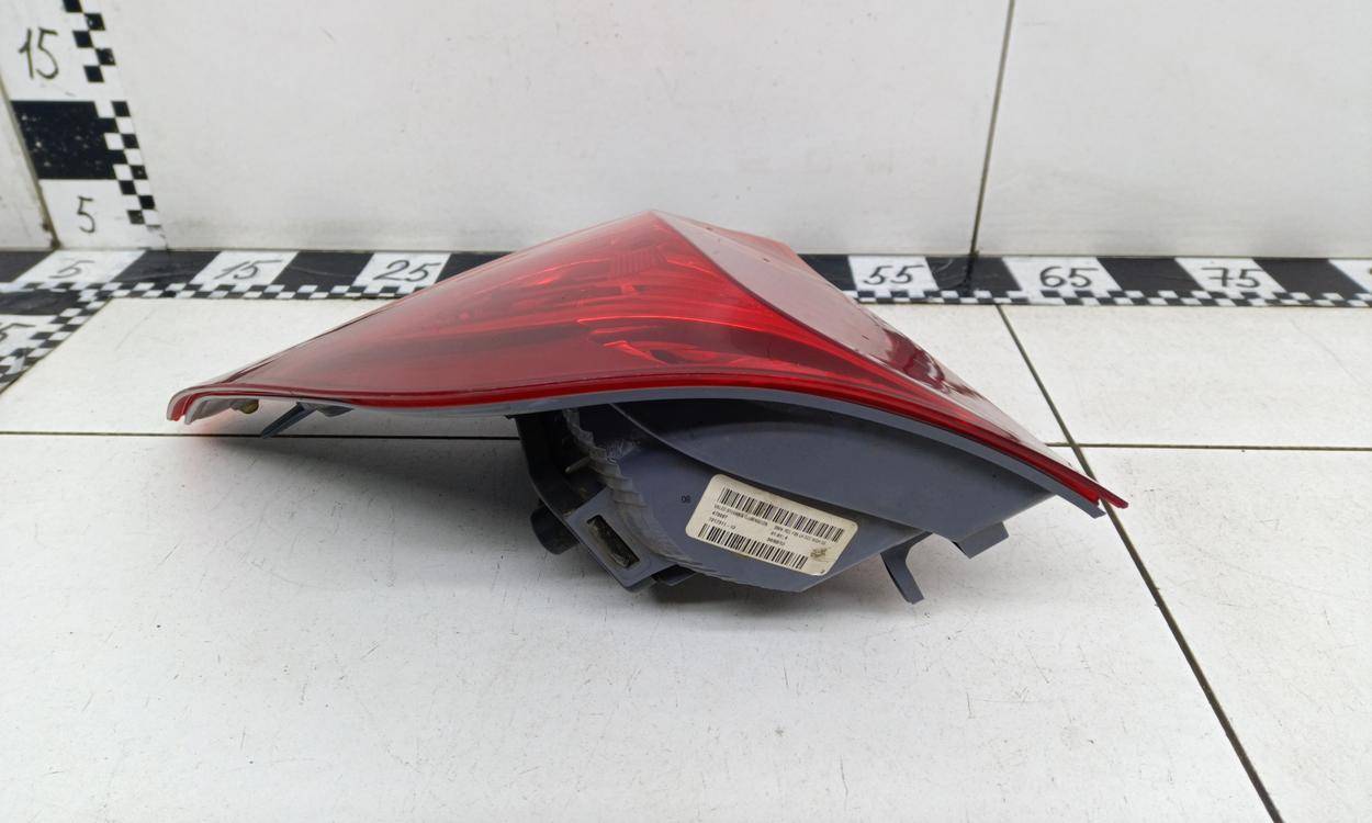 Фонарь задний наружный левый