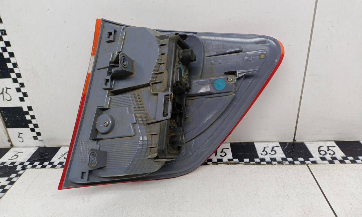 Фонарь задний наружный левый