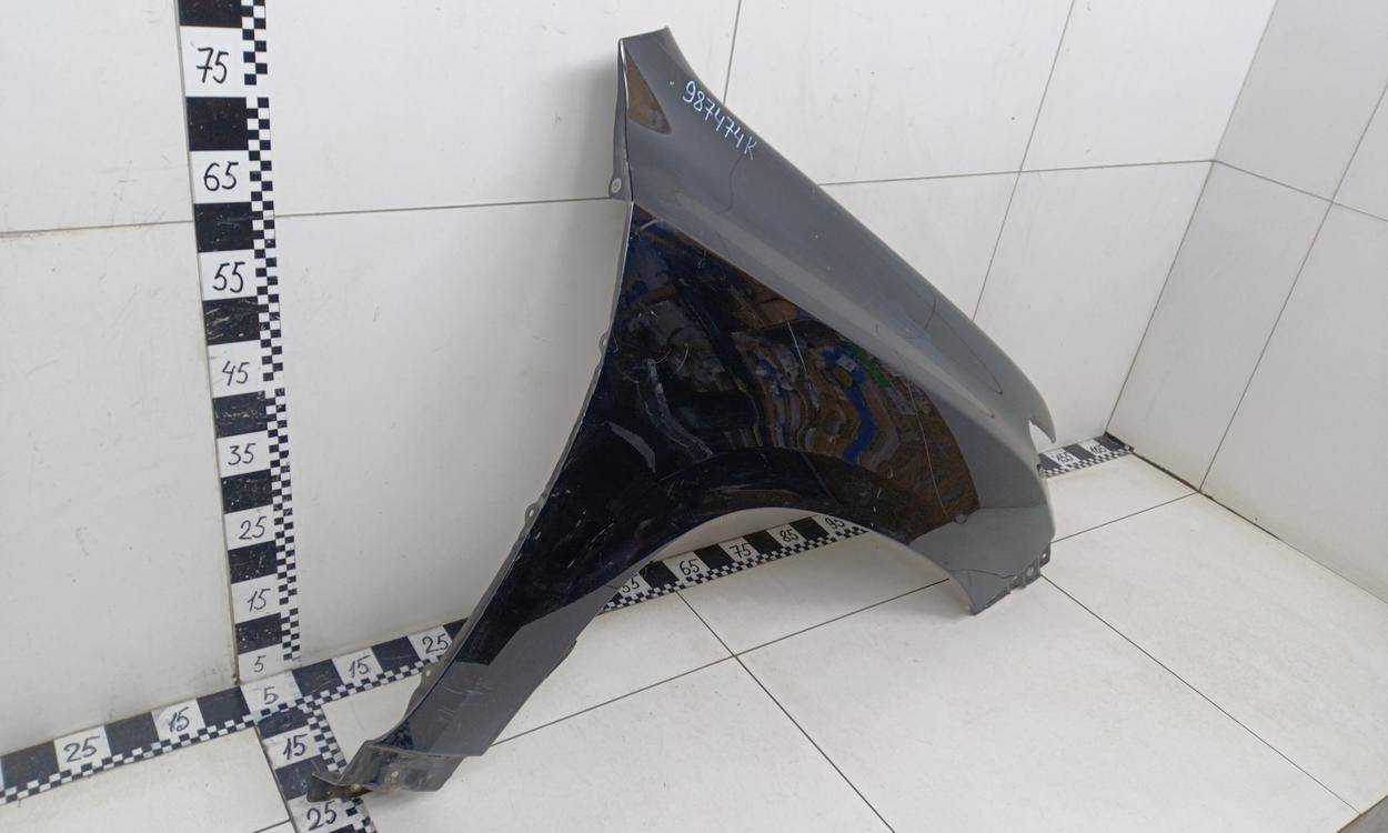 Крыло переднее правое