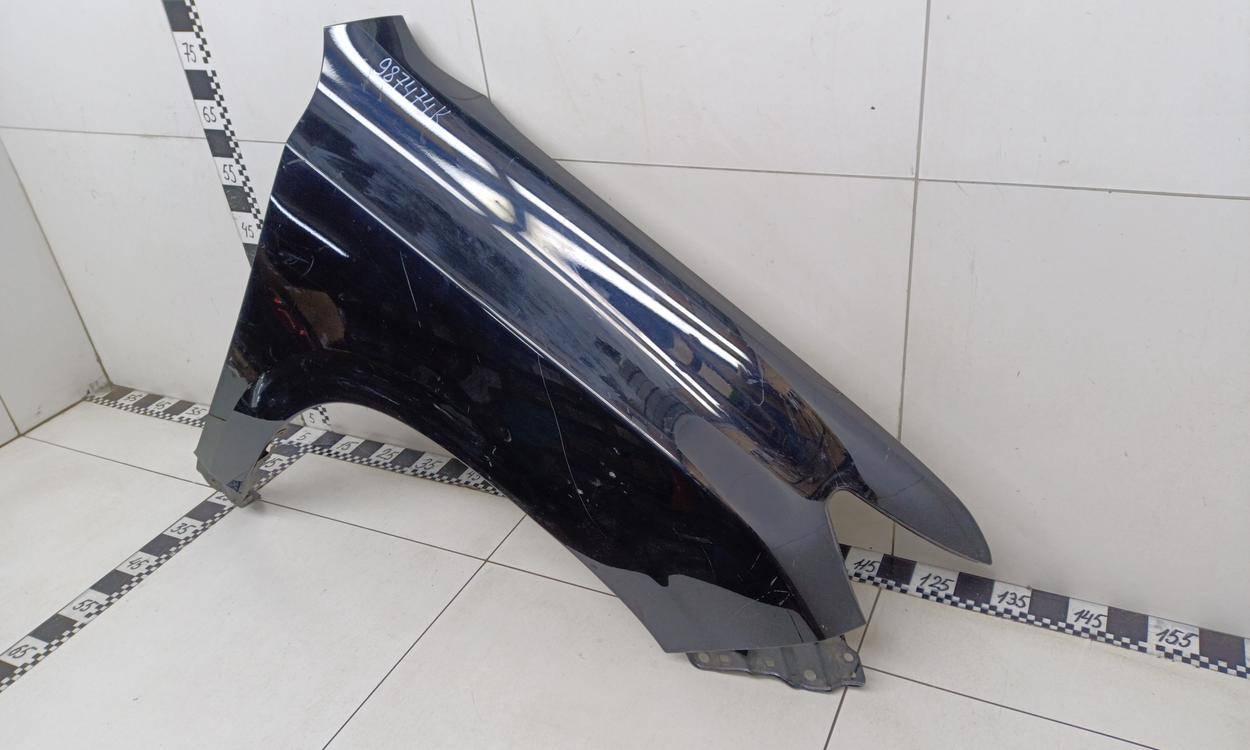 Крыло переднее правое