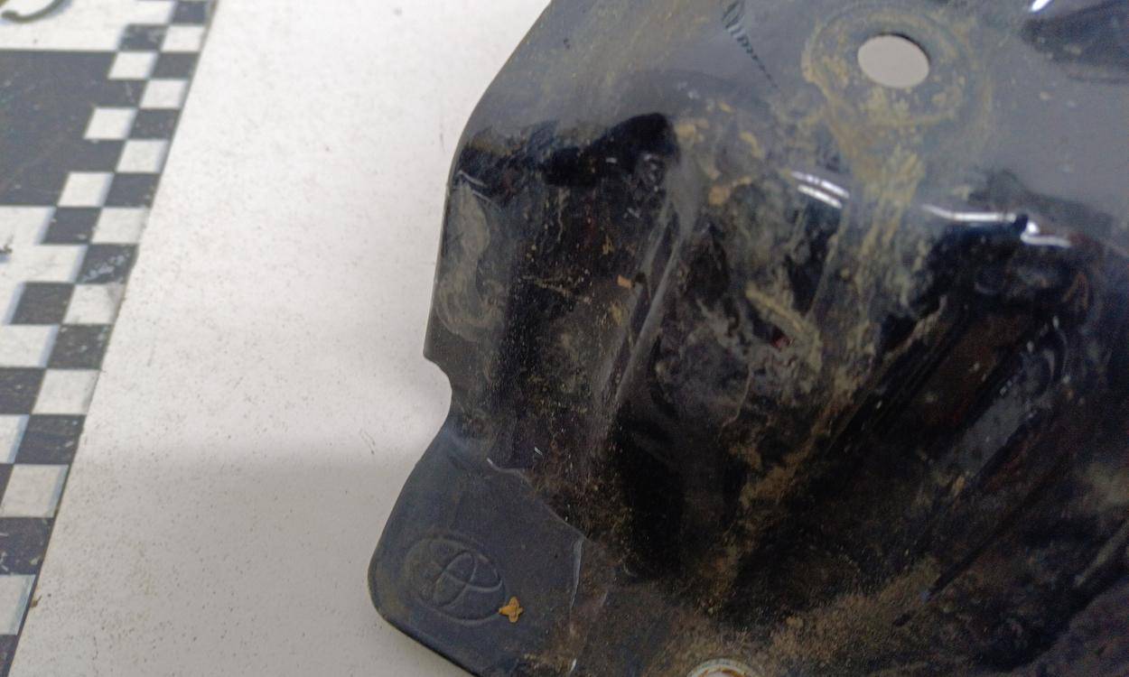 Крыло переднее правое