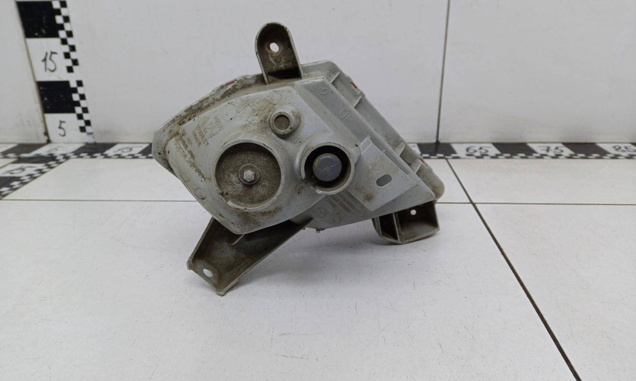 Фонарь задний в бампер правый