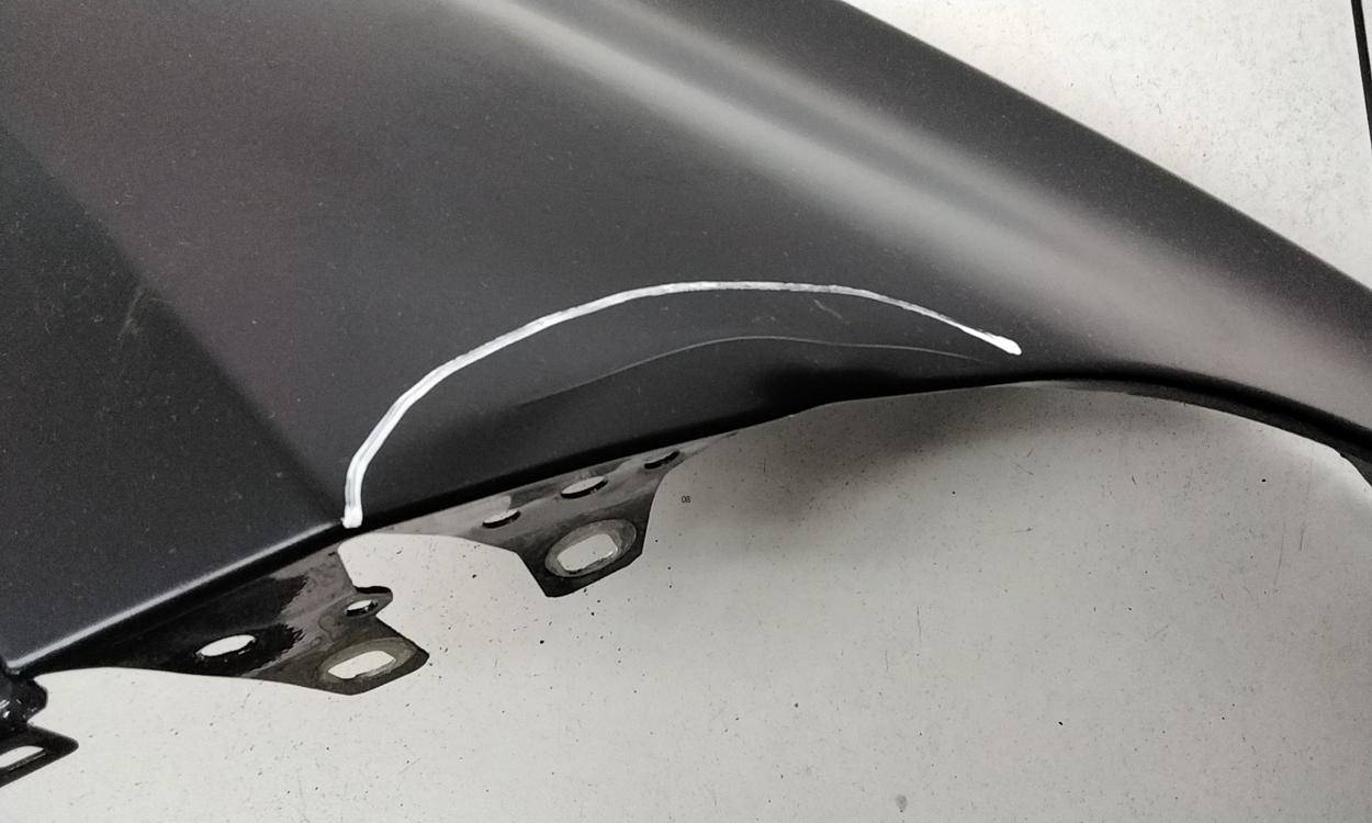 Крыло переднее правое