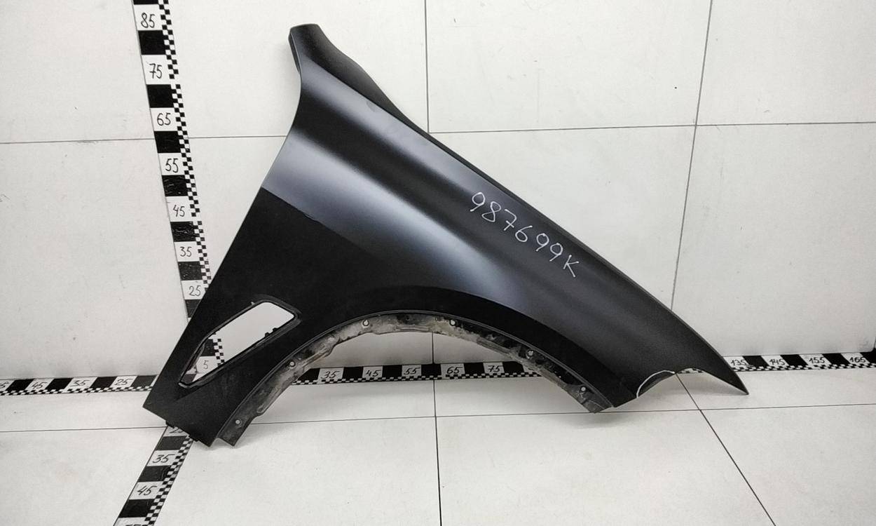 Крыло переднее правое