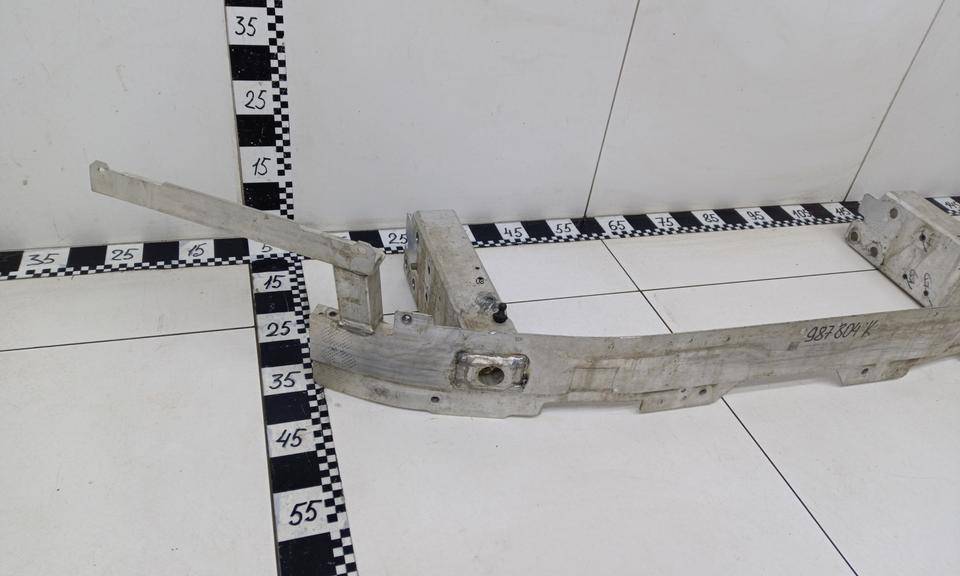 Усилитель переднего бампера