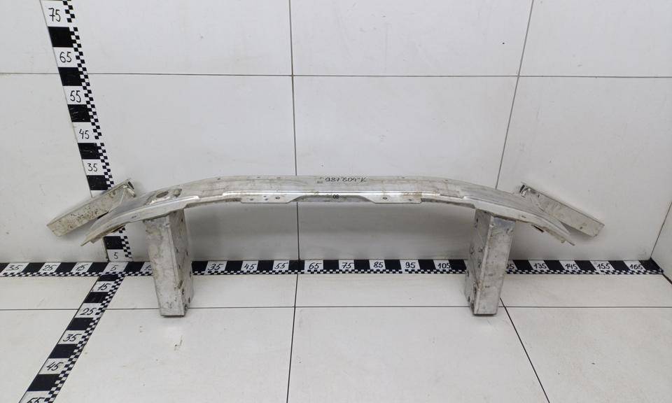 Усилитель переднего бампера