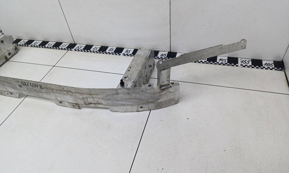 Усилитель переднего бампера