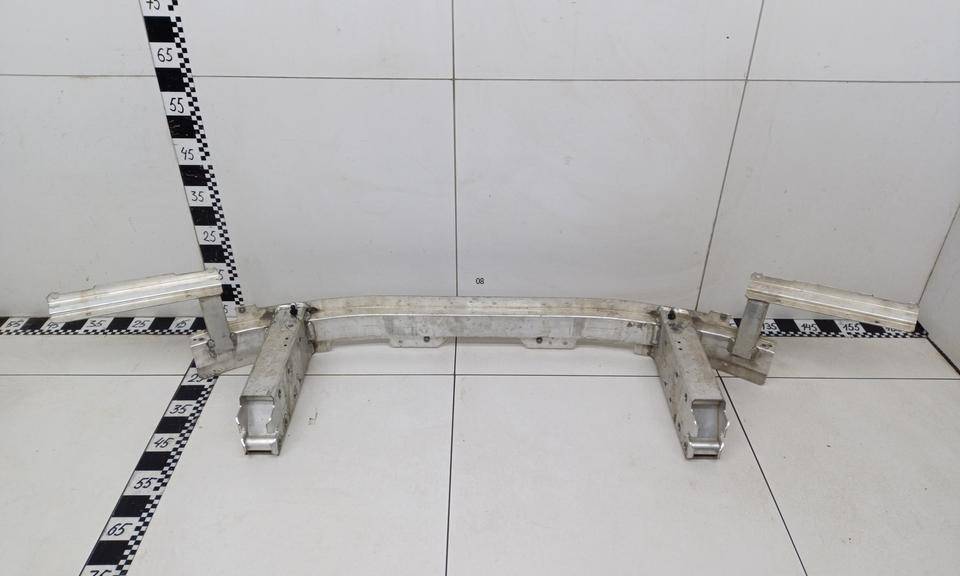 Усилитель переднего бампера