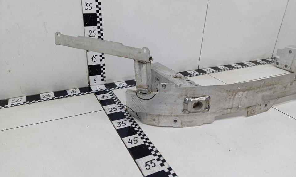 Усилитель переднего бампера