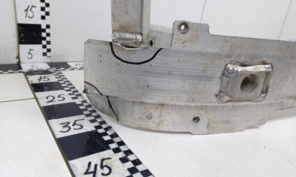 Усилитель переднего бампера