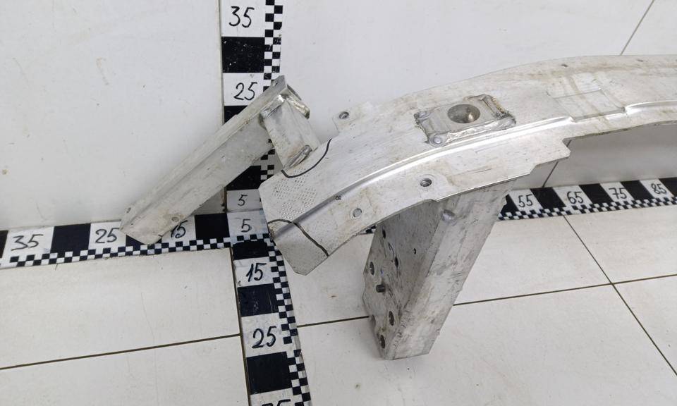 Усилитель переднего бампера