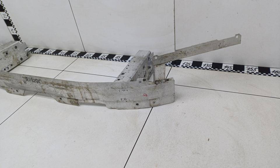 Усилитель переднего бампера