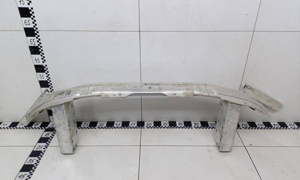 Усилитель переднего бампера