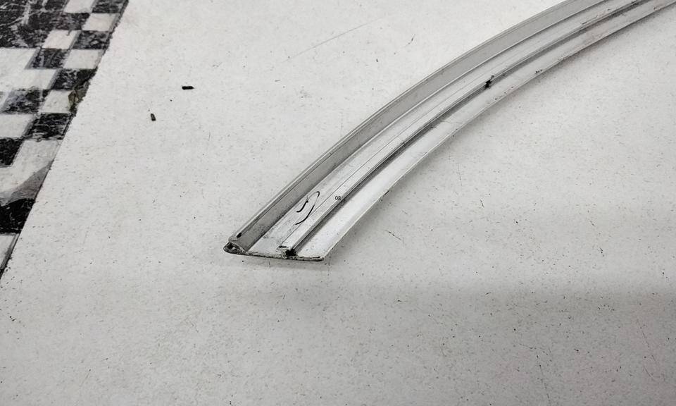 Накладка стекла переднего правого