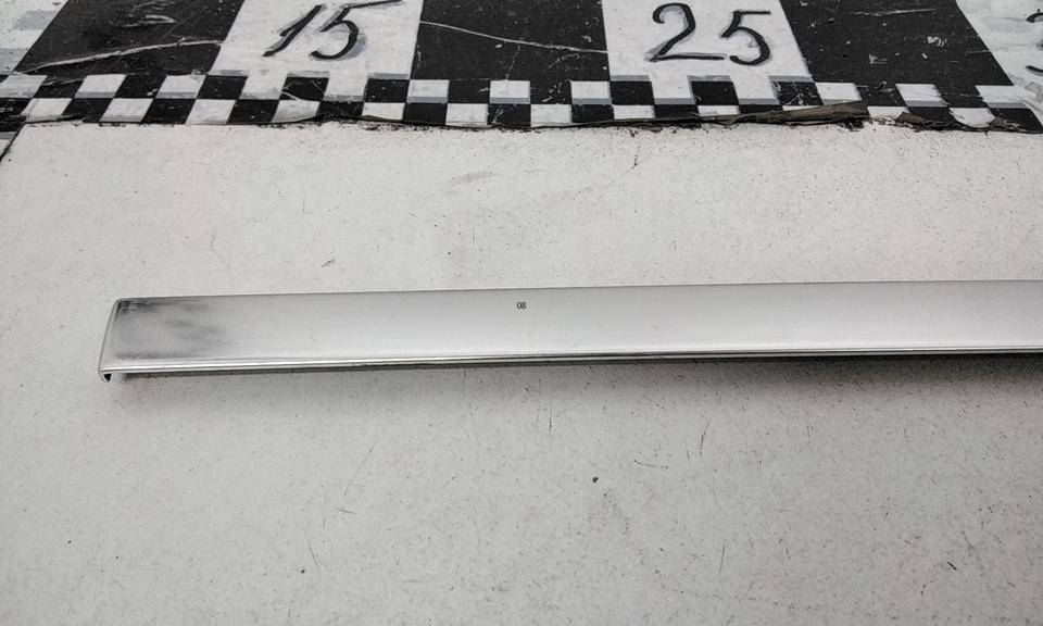 Накладка стекла переднего правого