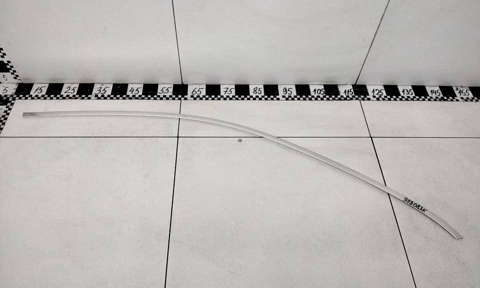 Накладка стекла переднего правого