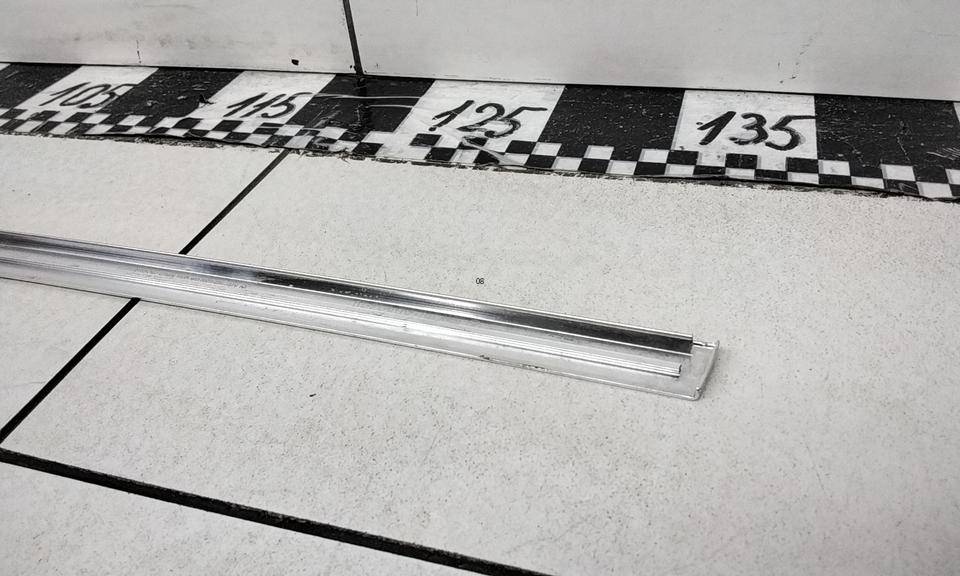 Накладка стекла переднего правого